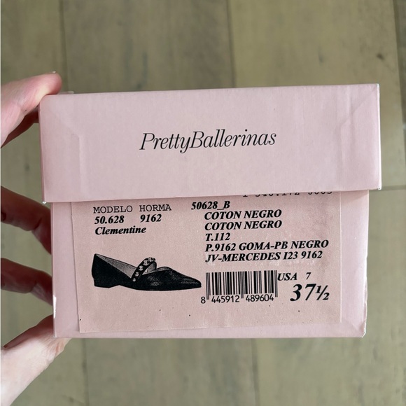 Pretty Ballerinas Clementine Black Flats with Silver Studs - Picture 5 of 5